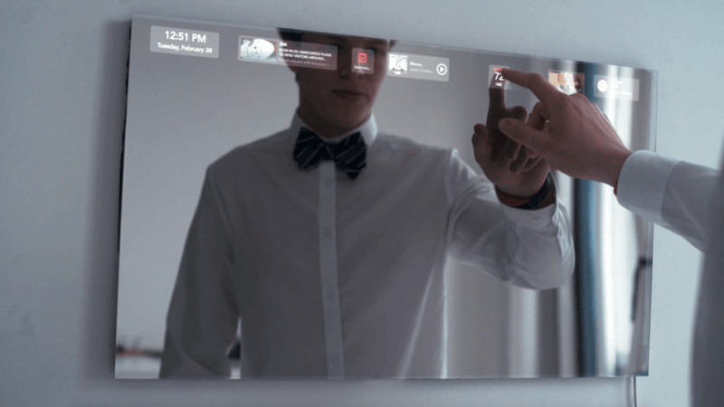 Duo Smart Mirror поставляется с HD-сенсорным экраном и персонализированным AI-Butler